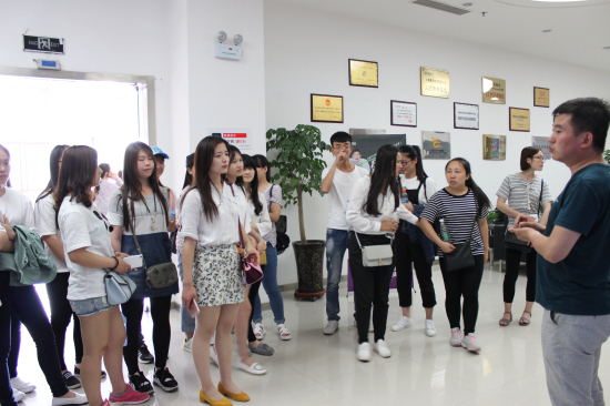 河南经贸职业技术学院信息管理系学生来云和教育参观