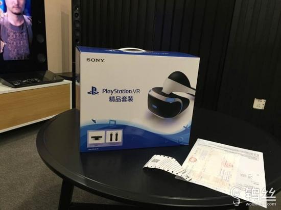 教主自称入PS VR中国第一人 竟激动把桌子坐坏_pic2