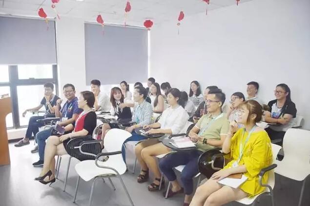 云和数据深圳中心开展健康知识教育讲座