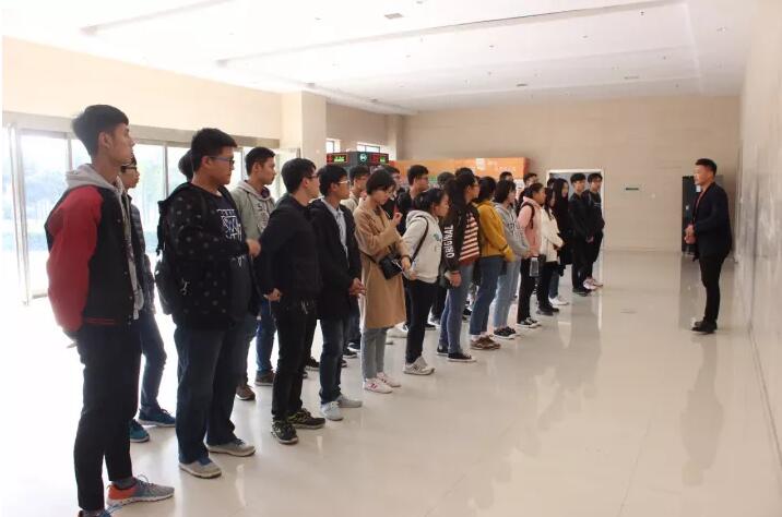 河南经贸职业学院计算机工程学院师生前往云和数据参观学习