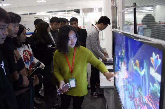 新一批河南经贸职业学院计算机工程学院师生前往云和数据参观学习