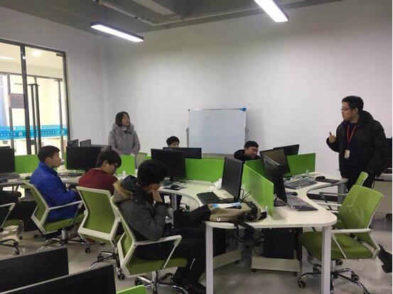 郑州科技学院泛IT学院迎来首届VR班开班典礼