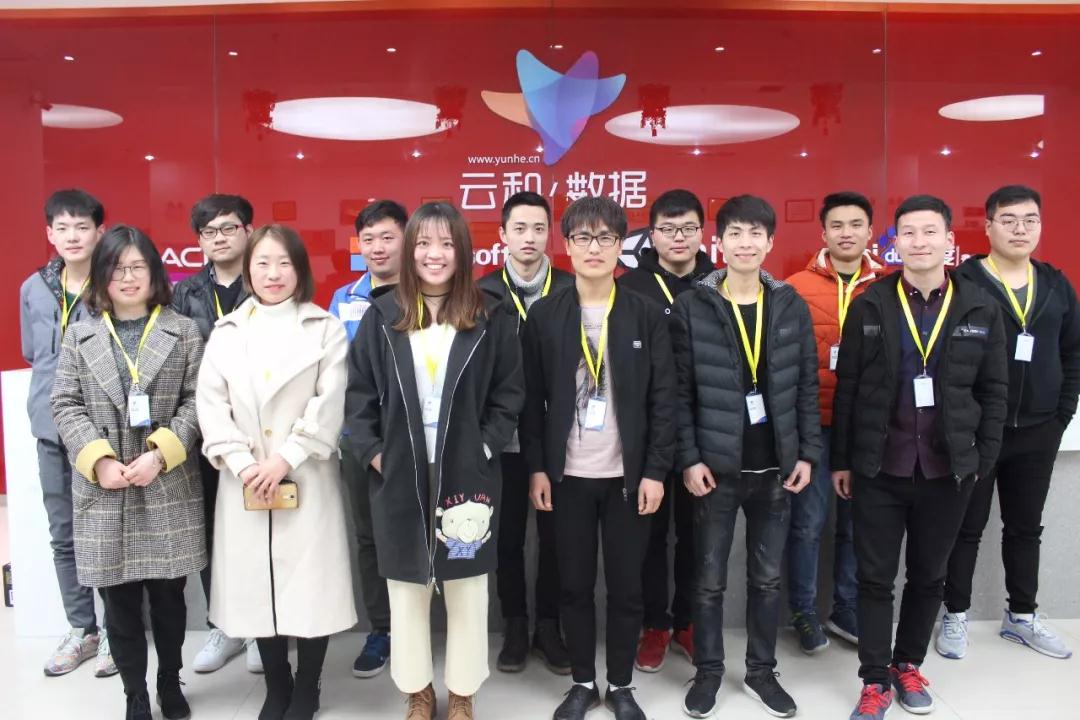 郑州科技学院泛IT学院VR全体学员组团观看云和VR产品发布会