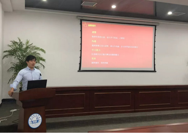 配图3 郑州科技学院与云和数据泛IT学院2019年第一届新卓班开班.jpg
