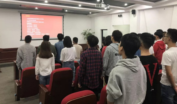 配图4 郑州科技学院与云和数据泛IT学院2019年第一届新卓班开班.jpg